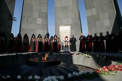 La Turchia contro papa Francesco: ​"Ha mentalità da crociate"