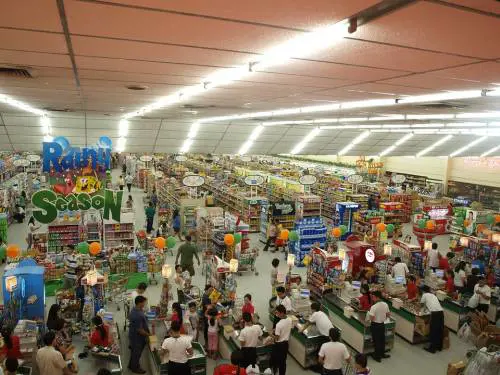 Pretende che il suo pene venga passato alla cassa del supermercato