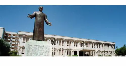 "La Casa della Divina Provvidenza in mano ai musulmani. Papa Francesco pensaci tu"