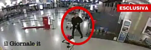 Istanbul, le immagini del raid: così il killer cercava le vittime