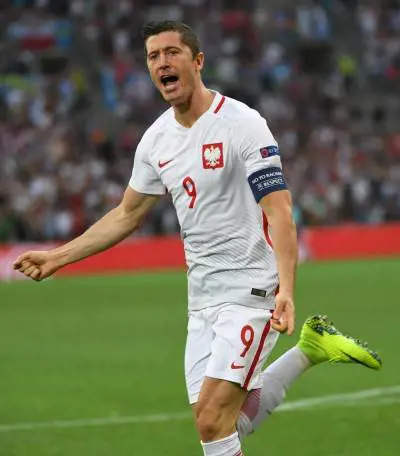 Bayern, l'agente di Lewandowski contro una giornalista: "Impara a cucinare"