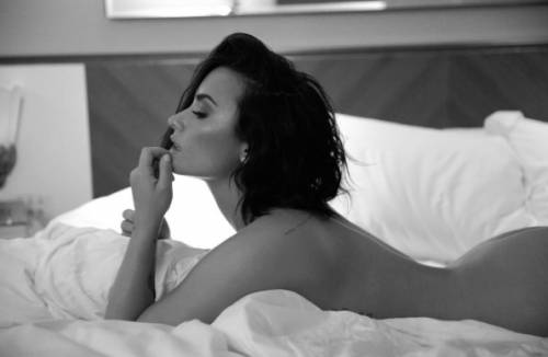 Demi Lovato di nuovo nuda per un disco, foto