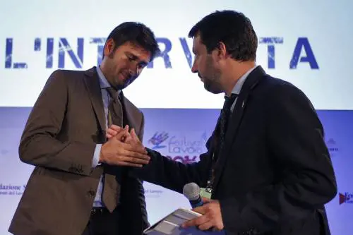 Ora Salvini avverte Bruxelles: "Se la Lega va al governo via dall'euro"