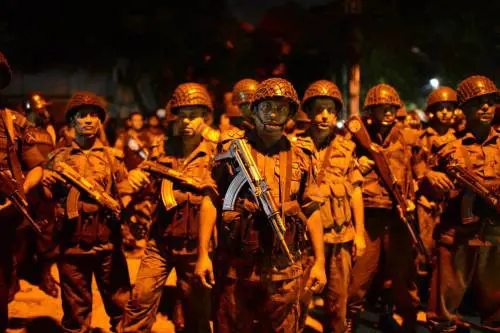 Bangladesh, Isis attacca ristorante. Sette italiani ostaggi