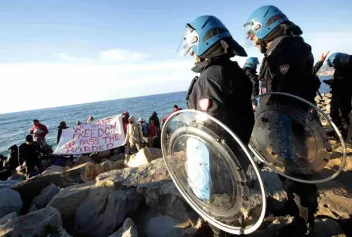 Tensione a Ventimiglia,scontri polizia-migranti