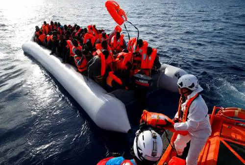 Migranti, la rete dei trafficanti: "Chi non paga ucciso per gli organi"