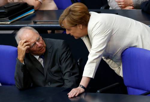 Schaeuble attacca l'Ue "Controlli i bilanci". Renzi: "A partire da Berlino"