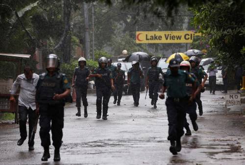 Bangladesh, polizia: "Ostaggi uccisi dopo 20 minuti"