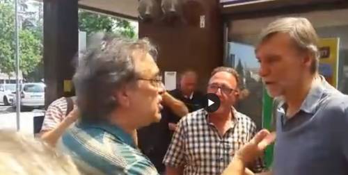 Delrio contestato al banchetto: "Tu e il c.. di Renzi nominati"