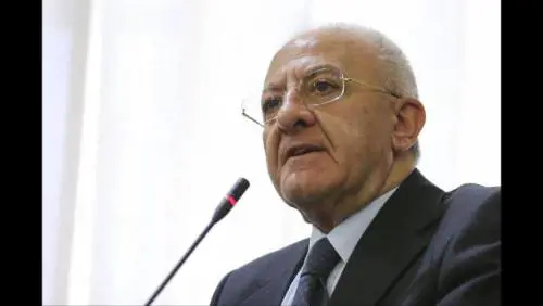 De Luca pronto a lasciare il Pd renziano. Con "Campania libera" cerca voti centristi