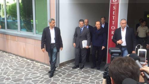 Berlusconi dimesso dal San Raffaele: ​torna a casa dopo l'intervento