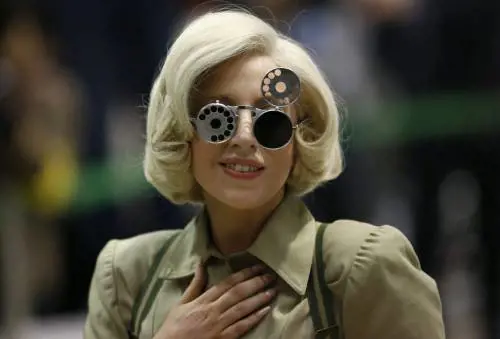 Lady Gaga, una diva su quattro ruote: foto