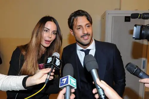 Nina Moric e Fabrizio Corona insieme dai prof di Carlos