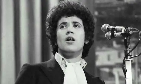 Stivali, palloni e Ddt: la musica italiana segreta da Battiato a Battisti