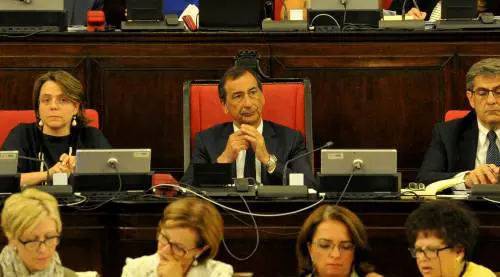 Sala, primo consiglio comunale con bagarre sull'ineleggiblità