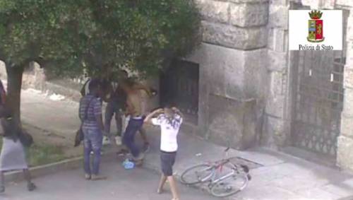 L'inferno in centro a Bergamo: battaglia tra bande di immigrati