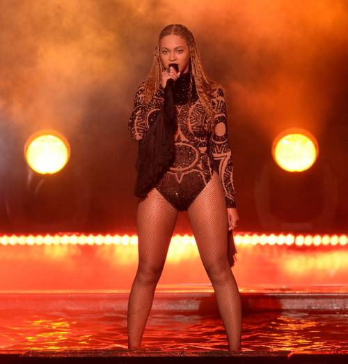 Dallas, Beyoncé si sfoga sui social: "È ora di farsi rispettare"