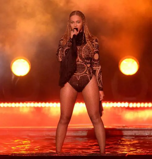 Dallas, Beyoncé si sfoga sui social: "È ora di farsi rispettare"