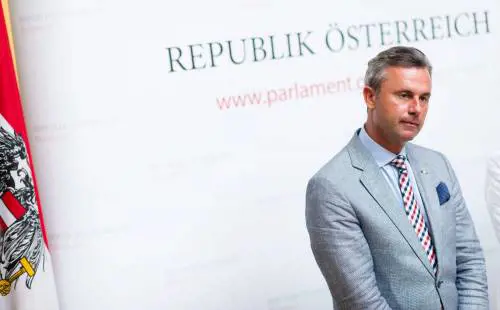 Austria, Hofer in vantaggio