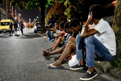 "Troppi profughi connessi" E il comune spegne il Wi-Fi