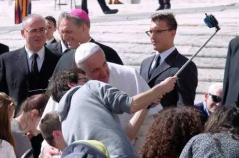 Pericoloso alzare troppo il gomito (coi selfie)