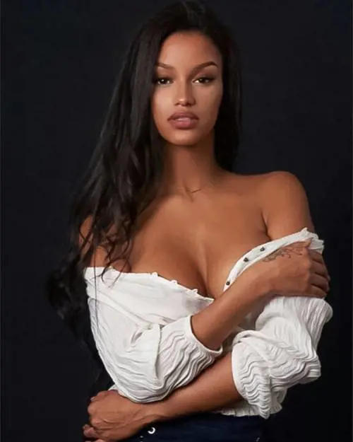 Fanny Neguesha, le foto Instagram più belle dell'ex di Balotelli