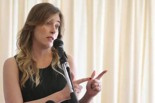 Boschi: "Sì al referendum per combattere il terrorismo". È polemica