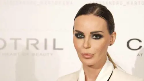 Nina Moric senza veli sui social, la showgirl si difende