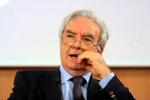 Lo Stato si affidi ai cittadini e non a regioni o province