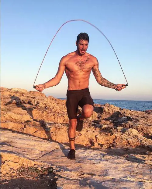 Malore per Stefano De Martino: il messaggio ai fan