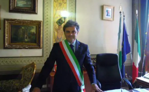"La famiglia è tra uomo e donna". Censurato il sindaco "anti-gay"