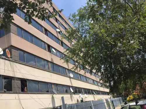 Il palazzo occupato dai nordafricani tra illegalità e scabbia
