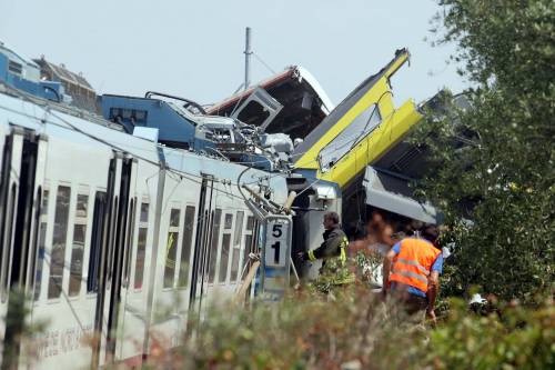 Puglia, l'accusa dei passeggeri: "La tragedia per cambio treno"