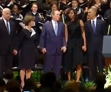Dallas, Bush canta e balla alla cerimonia per i caduti