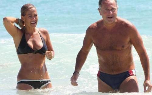 Paolo Bonolis e la foto dello scandalo: "Ma non vi vergognate?"