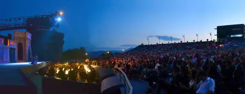 Tosca, Bohème, Turandot, Madama Butterfly:Puccini illumina le notti di Torre del Lago