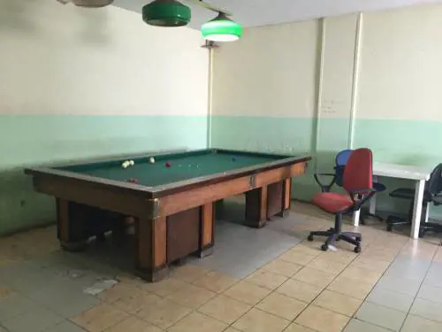 Il palazzo città-stato in balìa dei nordafricani