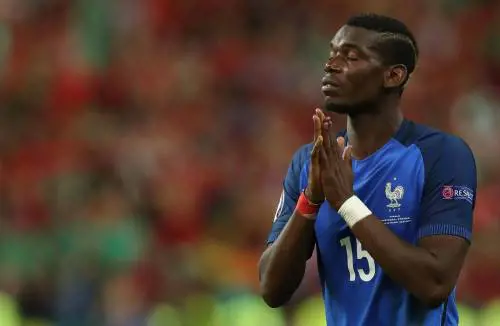 Pogba spiazza tutti e risponde a 2 tifosi: "Sì, resto alla Juventus"