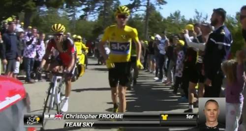 Pazzesco al Tour: Froome resta a piedi e perde la maglia. Ma la giuria azzera