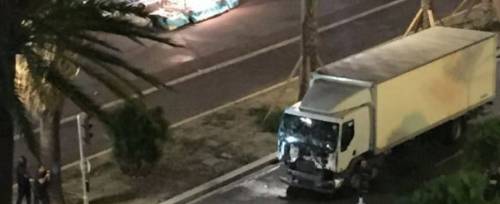 Nizza, il camion sulla folla: morti e feriti