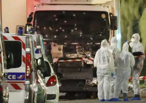 Nizza, ieri la polizia a Hollande: "Serve un piano d'emergenza"