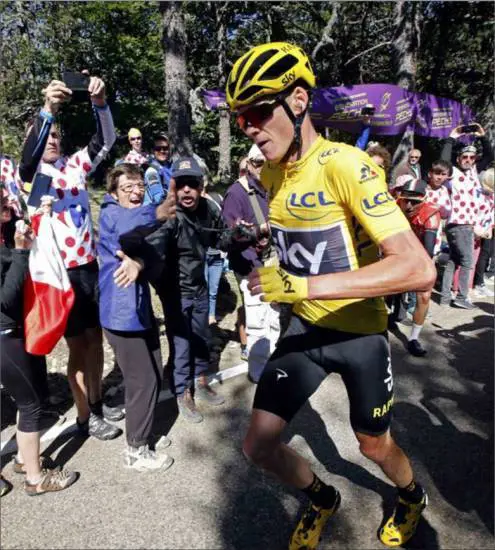 Froome a piedi, il Tour in ginocchio