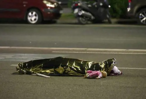 Nizza, la strage dei bambini che guardavano i fuochi d'artificio