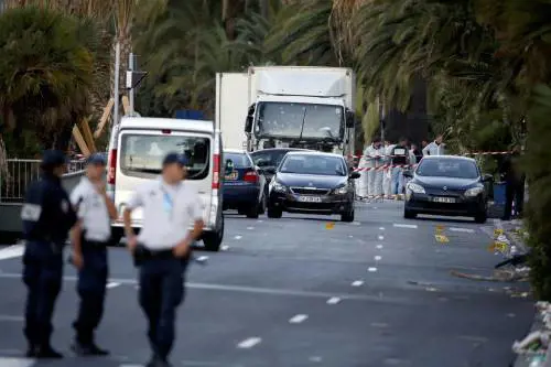 Nizza, tutti i dettagli sul tir usato per uccidere