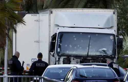 Nizza, l'Isis rivendica la strage: "Killer è un soldato del Califfato"