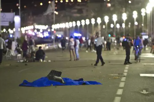 Telecamere, controlli e agenti: a Nizza un massacro evitabile?