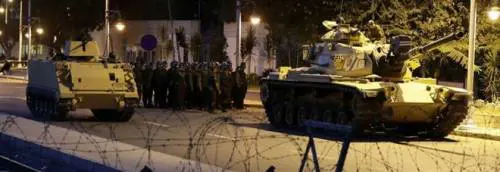 La rivolta dei colonnelli laici più forti dell'islamizzazione