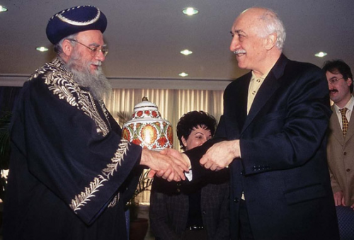 Gülen, l'ex imam in esilio odiato dal Sultano che sogna un islam moderato e democratico