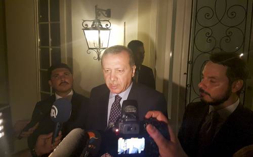 Il pugno di ferro di Erdogan: "Golpisti come terroristi"