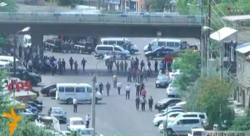Armenia, gruppo armato per strade della capitale